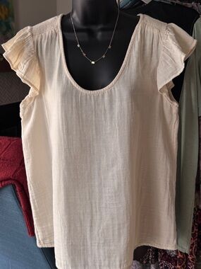 Wonderly Cream Flutter Sleeve Scoop Neck Top Size Large